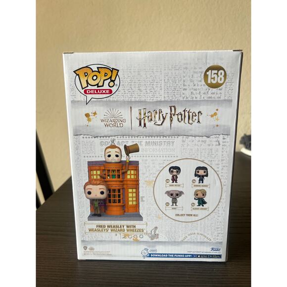 VAULTED DELUXE SE Fred Weasley w/ Weasleys’ Wizard Wheezes Funko Pop #158 Potter - Picture 3 of 6